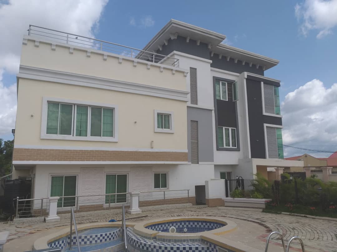  5 bedroom duplex